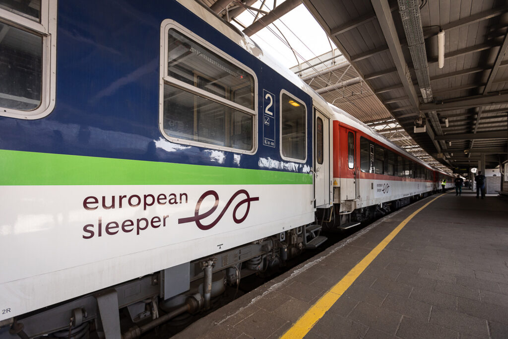 Night trains between Brussels and Berlin now stop in Hamburg