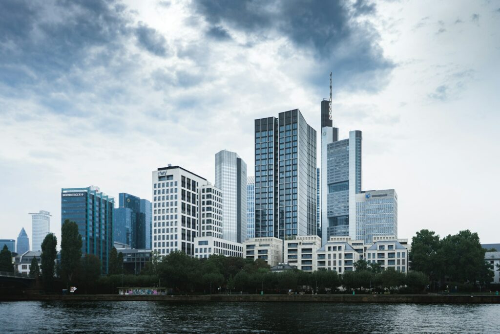 Banks tighten loans as risk fears clash with demand shifts in eurozone