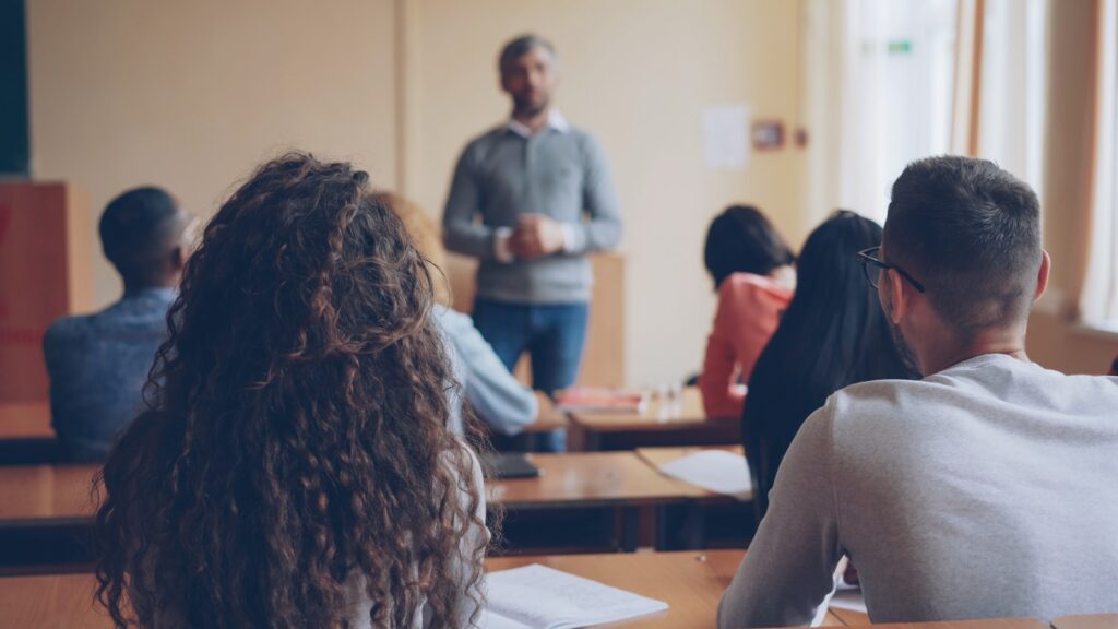 EU board urges fast-tracked adult training to bridge skills-job gap