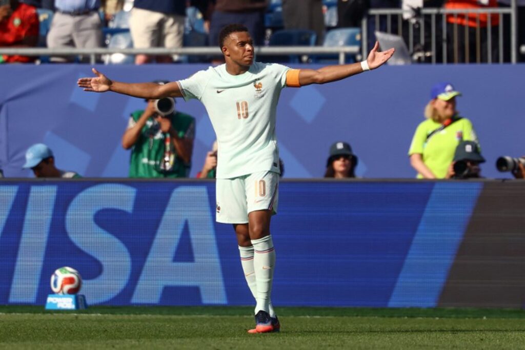 France beat Morocco 2-0 to reach World Cup semis
