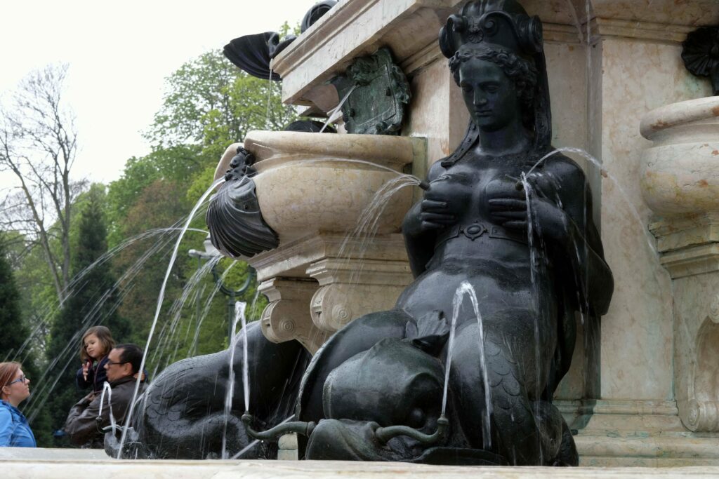 Original bronze shields stolen from iconic Brussels fountain