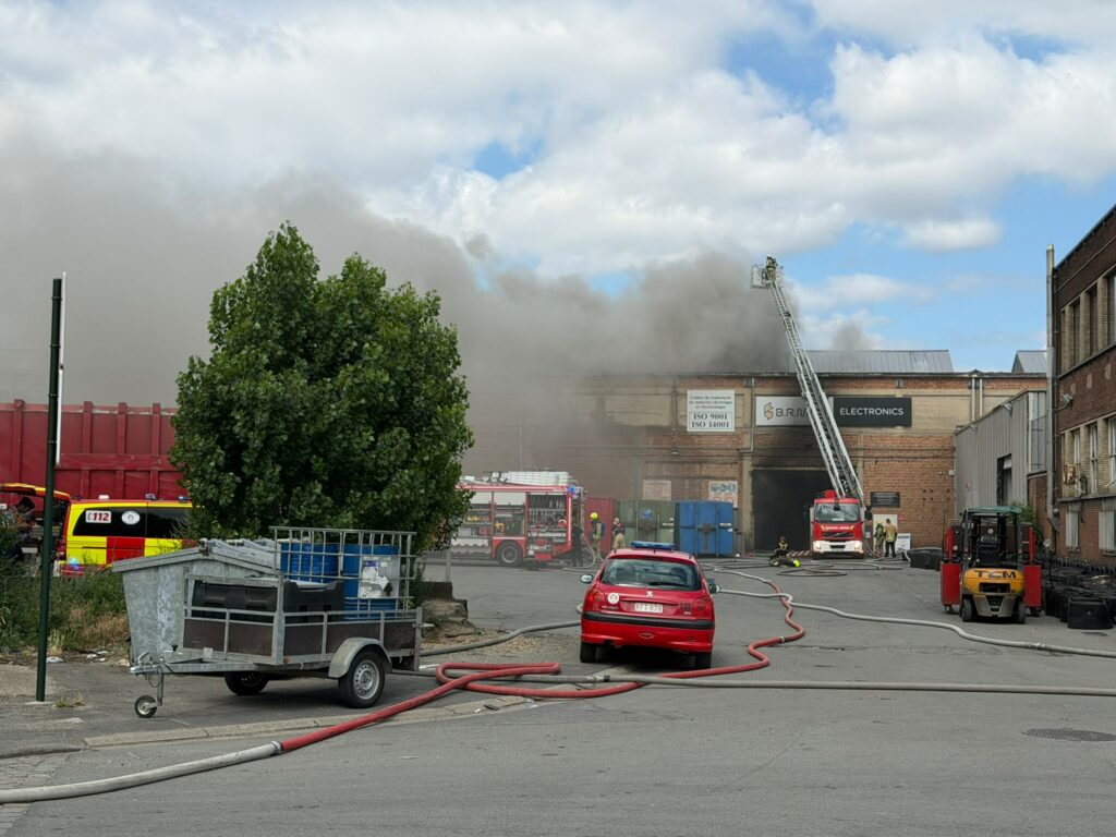 Residents told to close windows as huge fire breaks out at recycling plant in north Brussels