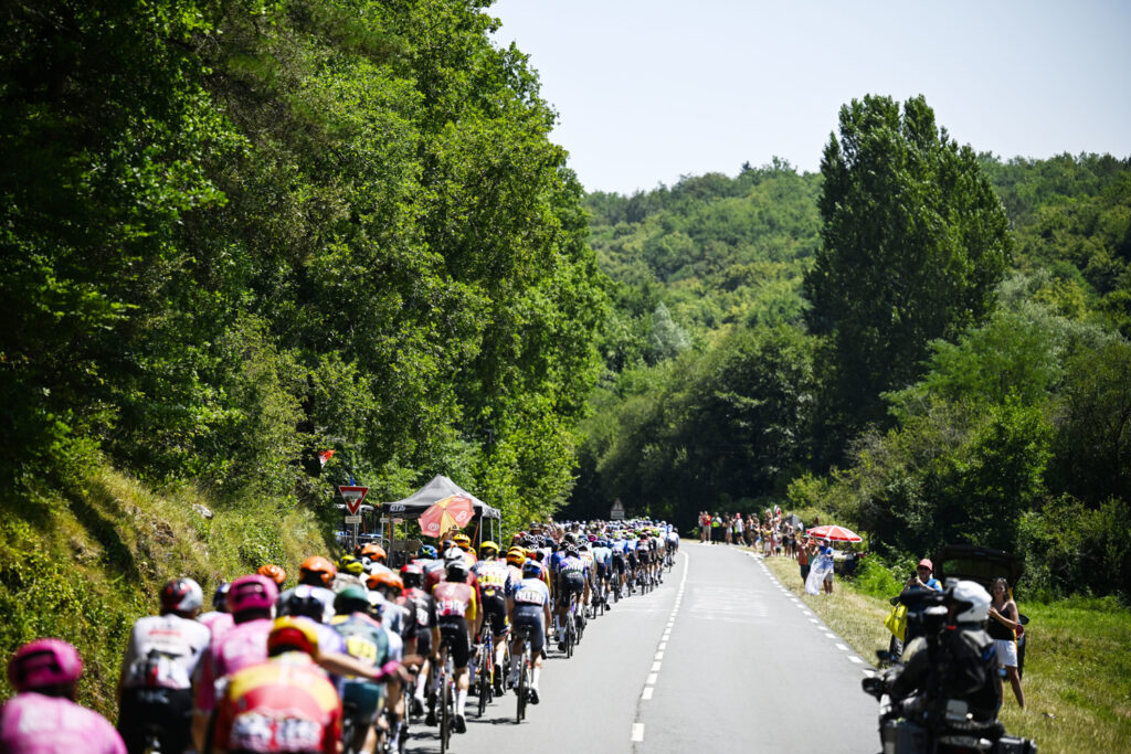 Cyclists' Union asks Tour de France organisers to shorten riding routes due to heat