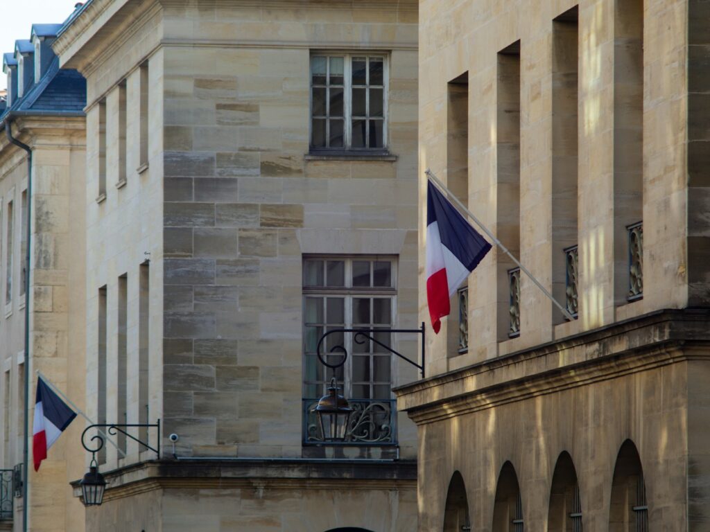EU backs €682m French plan to fund universal banking access till 2029