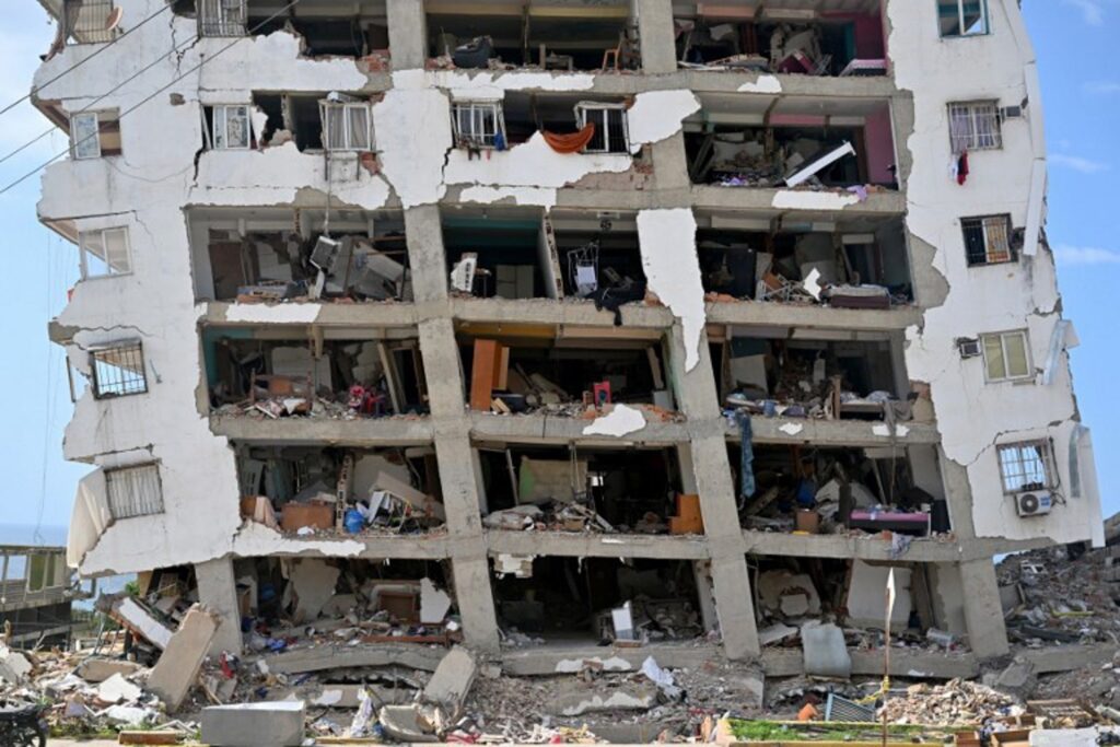 The death toll from twin earthquakes in Venezuela is said to be approaching 5,000