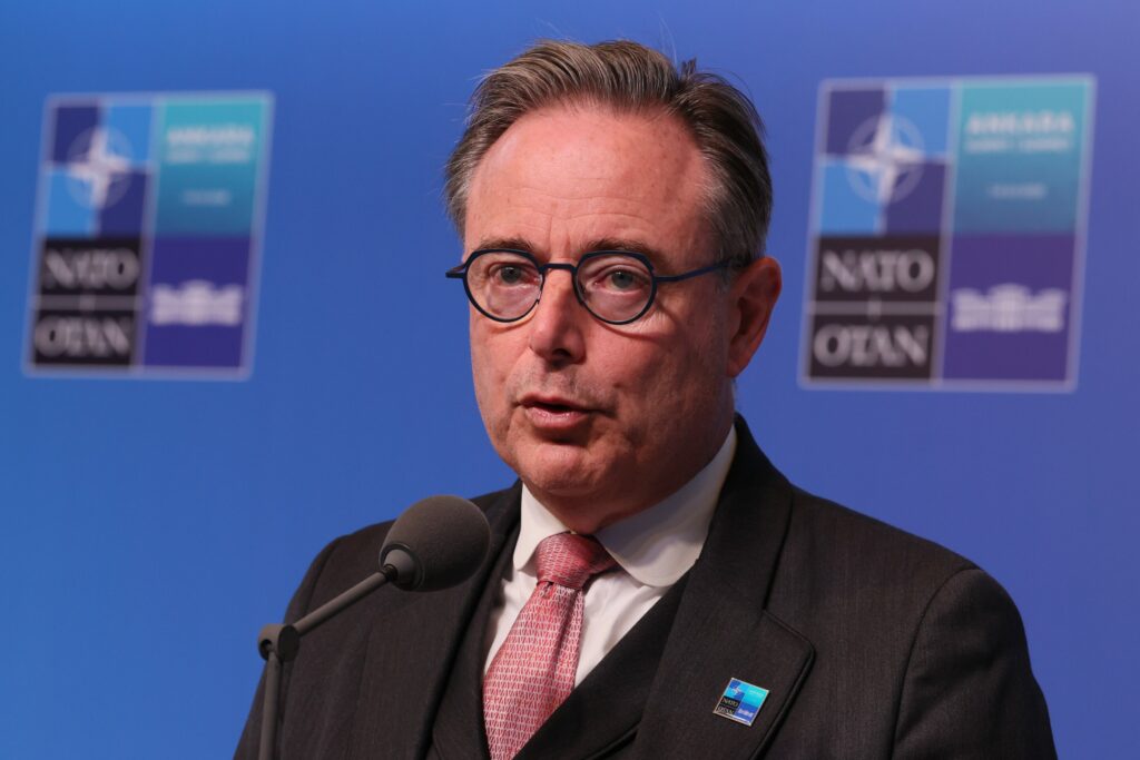 'Red card for Putin': De Wever to focus on Ukraine and defence spending at NATO summit