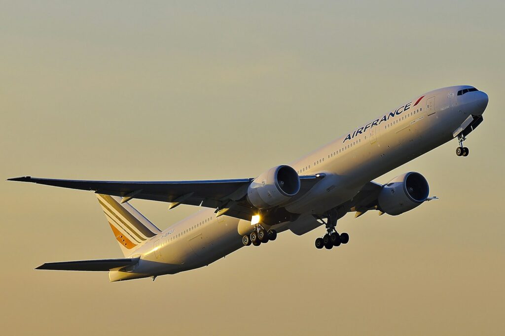 EU air transport prices see wild swings, from record rises to sharp falls