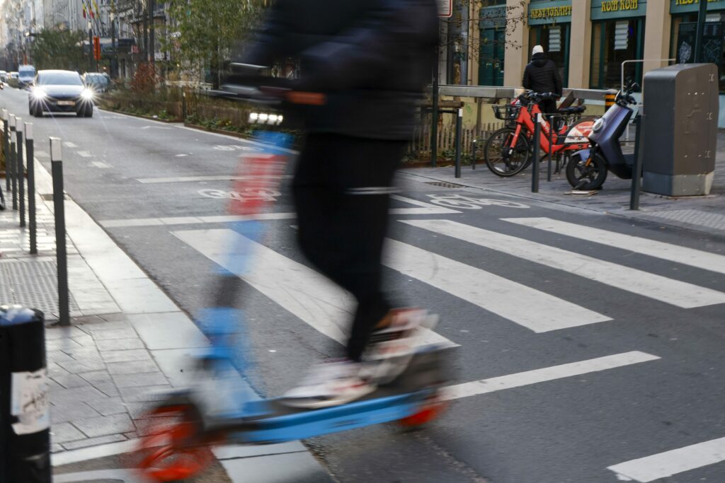 Helmet requirement for e-scooters in Belgium takes effect