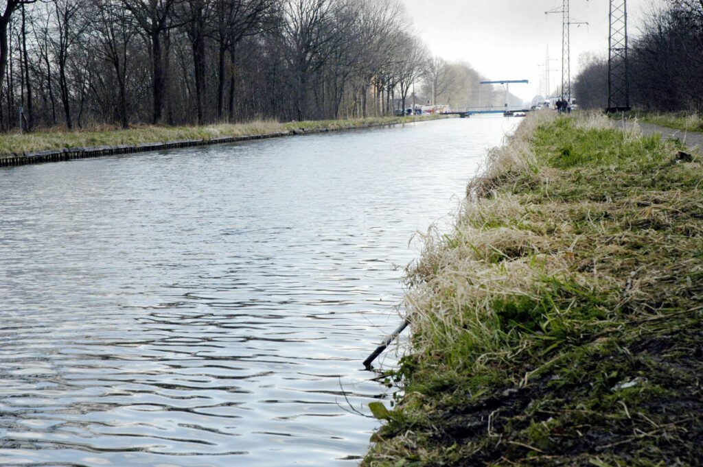 Nursing home resident dies after falling into a canal in Flanders