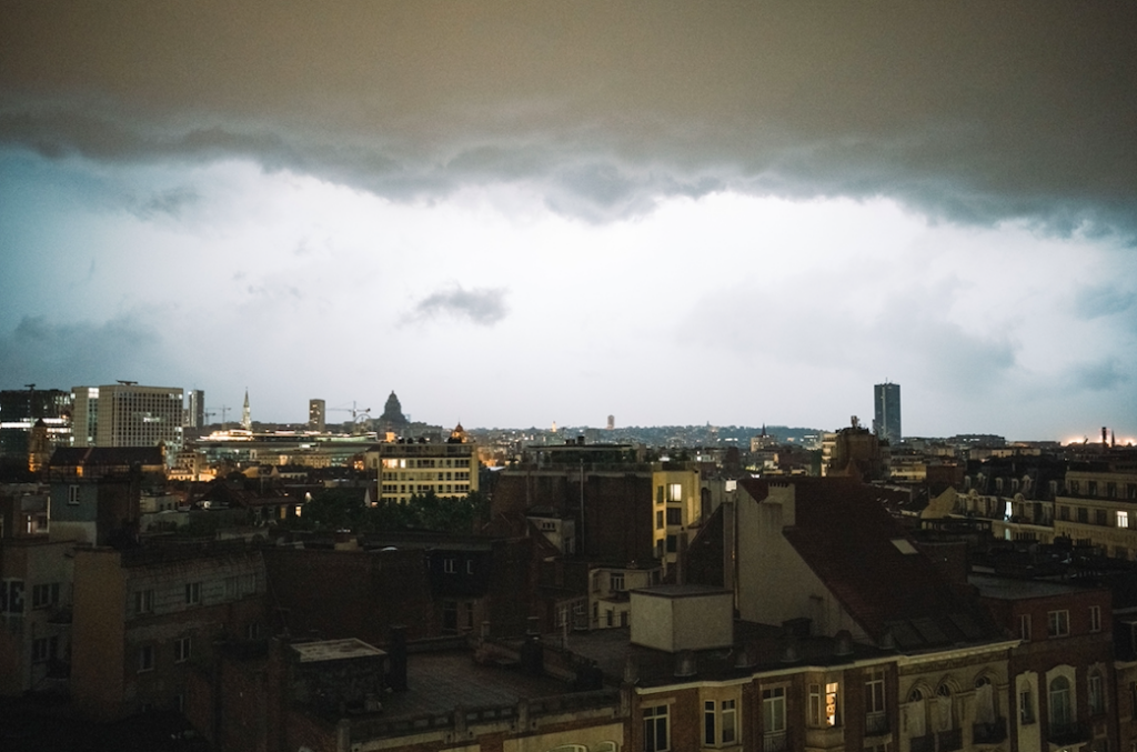 Thunderstorms and strong gusts of wind expected on Monday