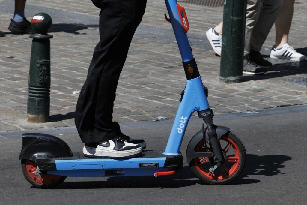 One in five e-scooter users read phone messages while riding, risking fines