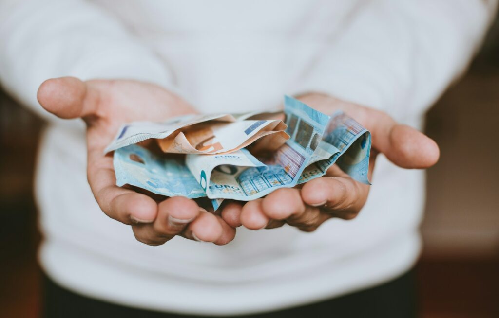 Cash acceptance rebounds to 92% in euro area, as digital grows faster