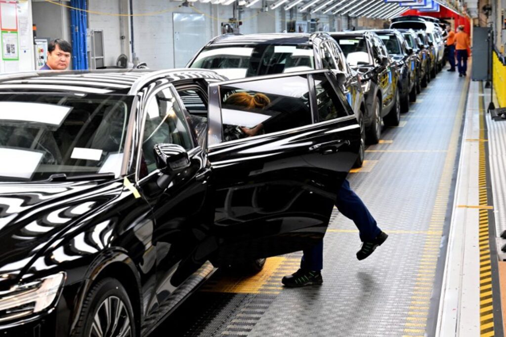 Ghent Volvo factory must look for new director after less than a year