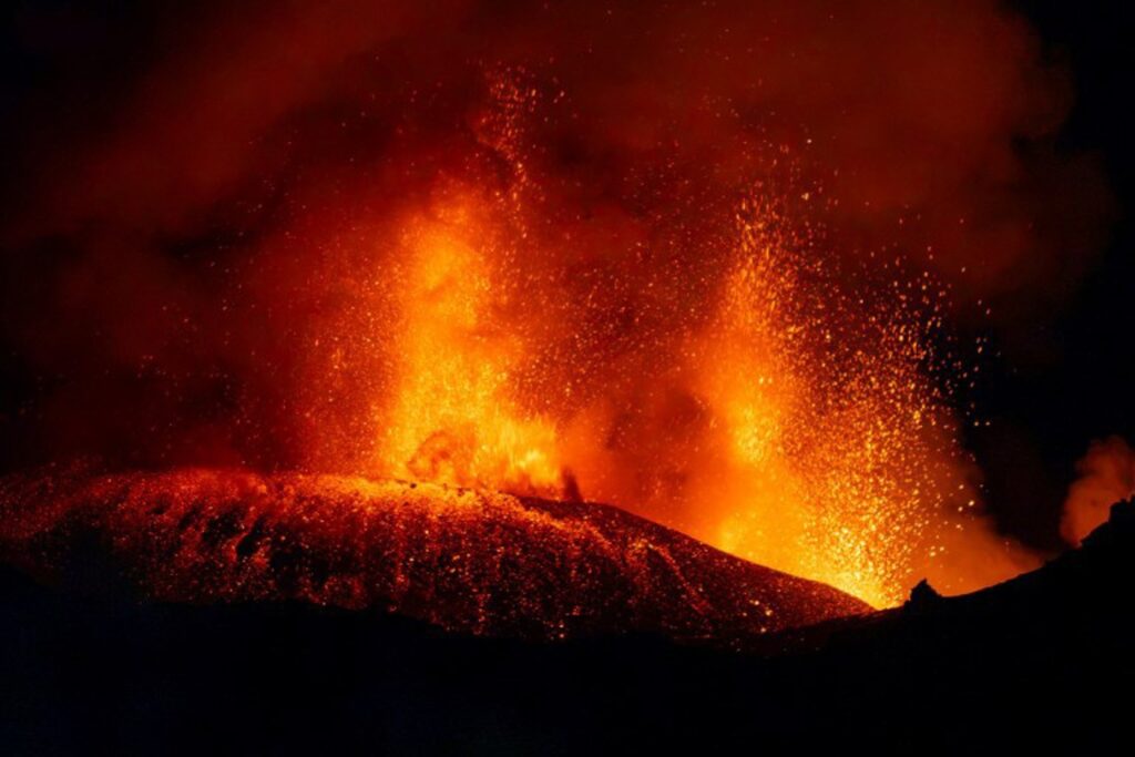Air traffic disrupted in Italy after Mount Etna eruption