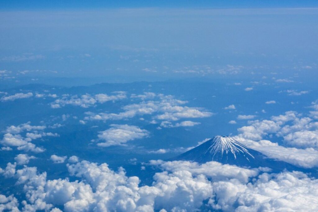 Japanese man leaves young child alone on the trail for 8 hours to pursue Fuji mountain climb