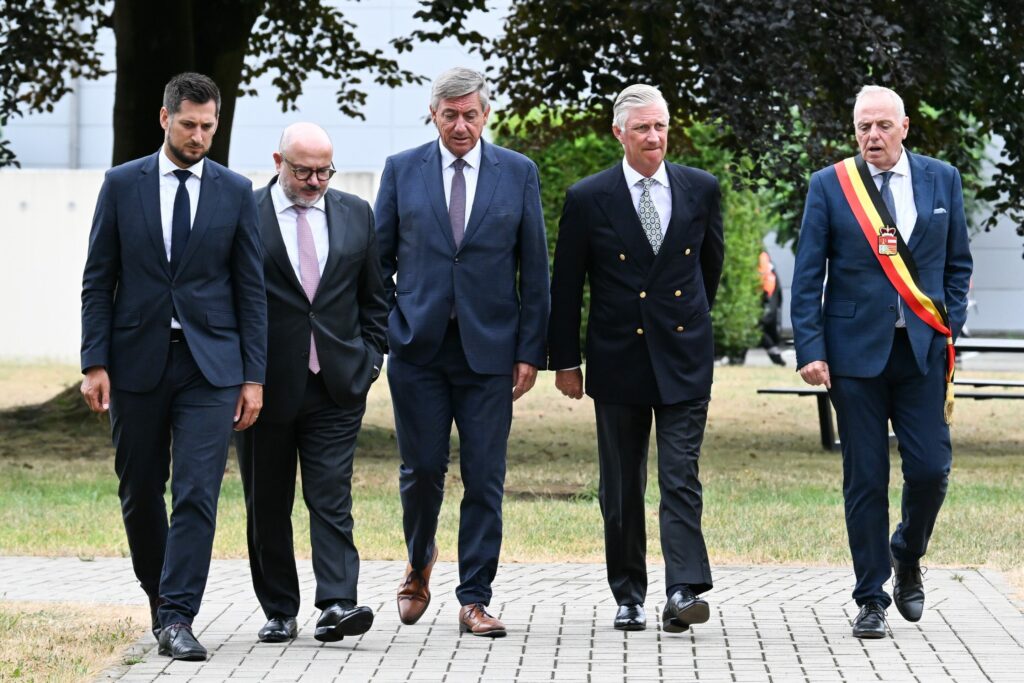 'Difficult moment': King Philippe visits crisis centre as High Fens fire rages on