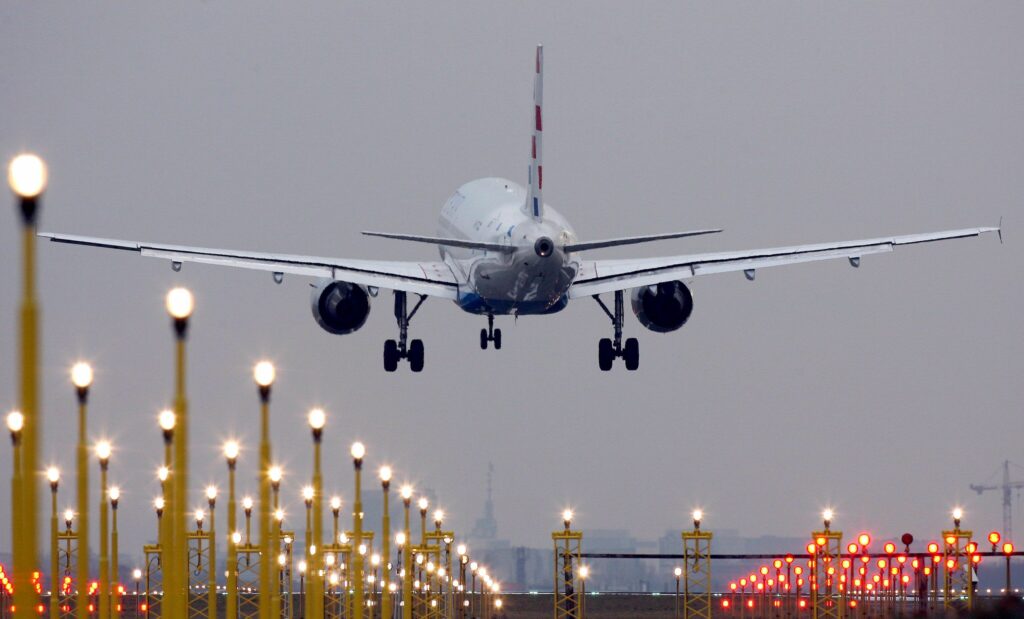 Several planes harassed by lasers when landing at Brussels Airport