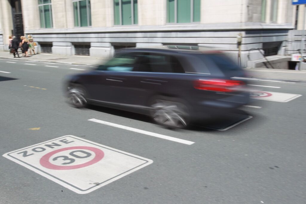 Two-thirds of Belgian drivers drive too fast in 30 km/h zones – but much depends on the region