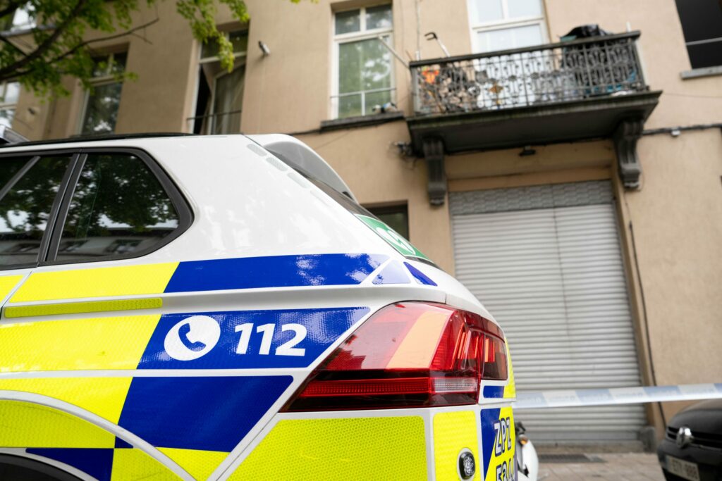 Brussels police seize 2,000 illegal vapes, weapons, and cocaine