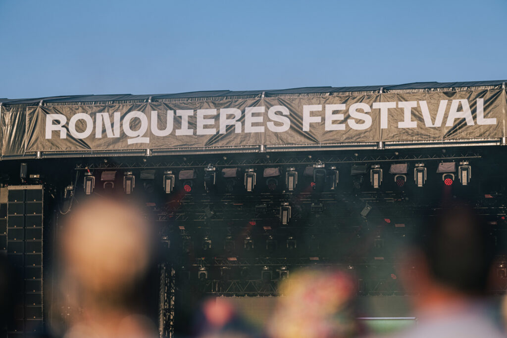 Lost Frequencies replaces Charlotte Cardin at Ronquières