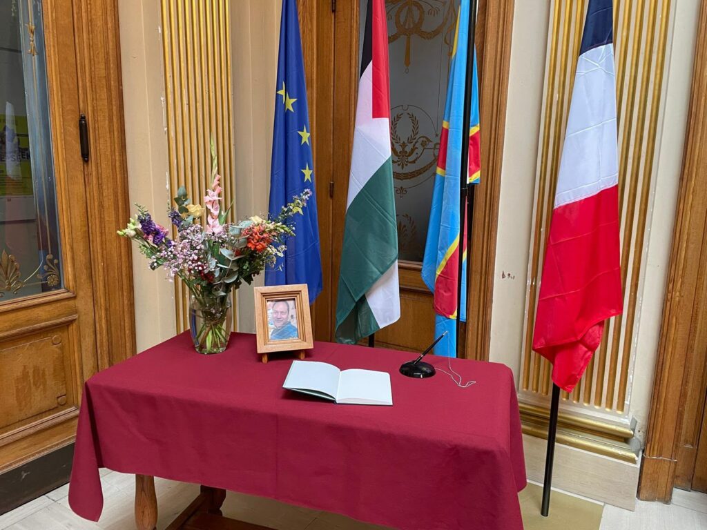 Ixelles opens book of condolences for nightshop owner killed in violent robbery