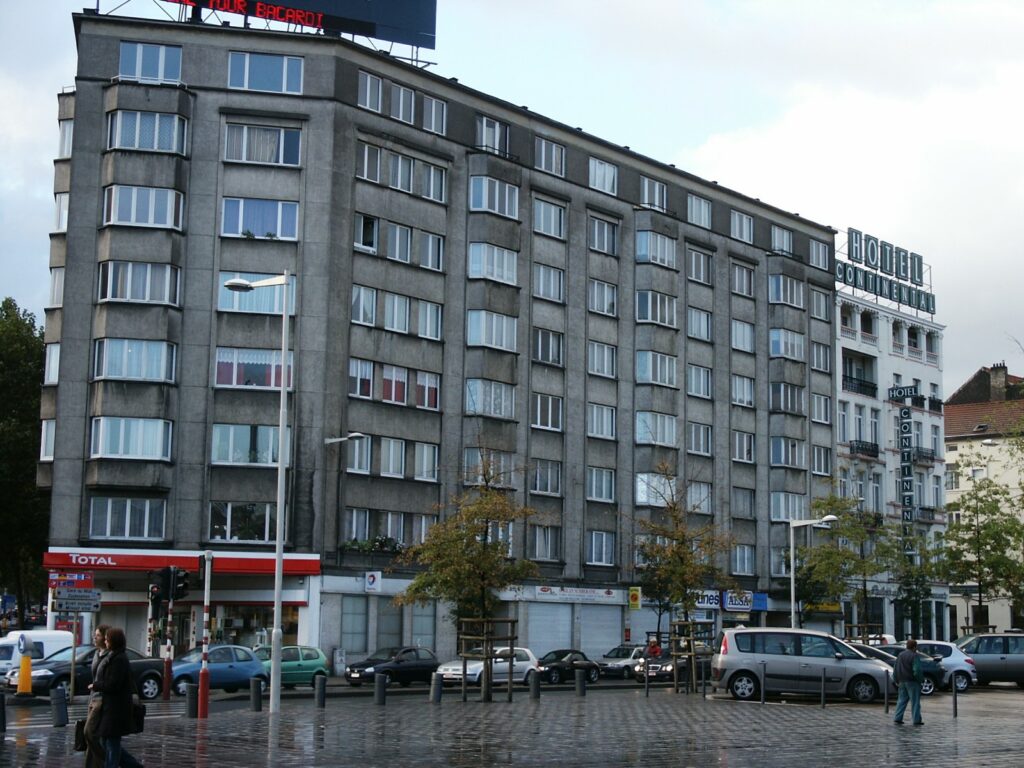One person stabbed in brawl near Brussels-Midi station
