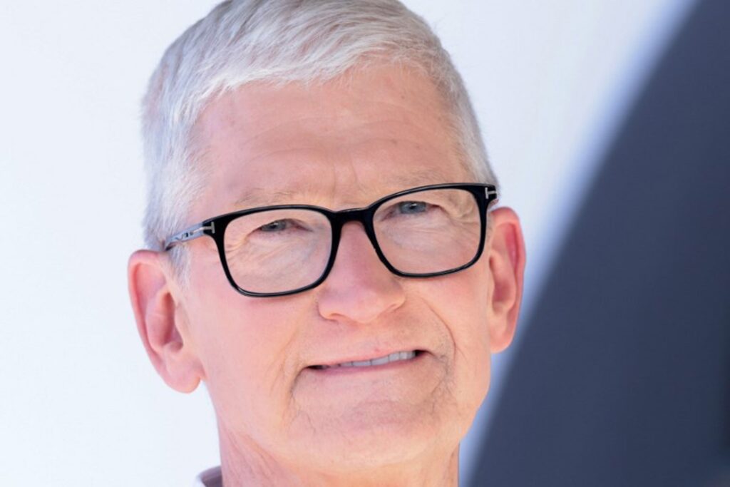 Tim Cook steps down as Apple CEO