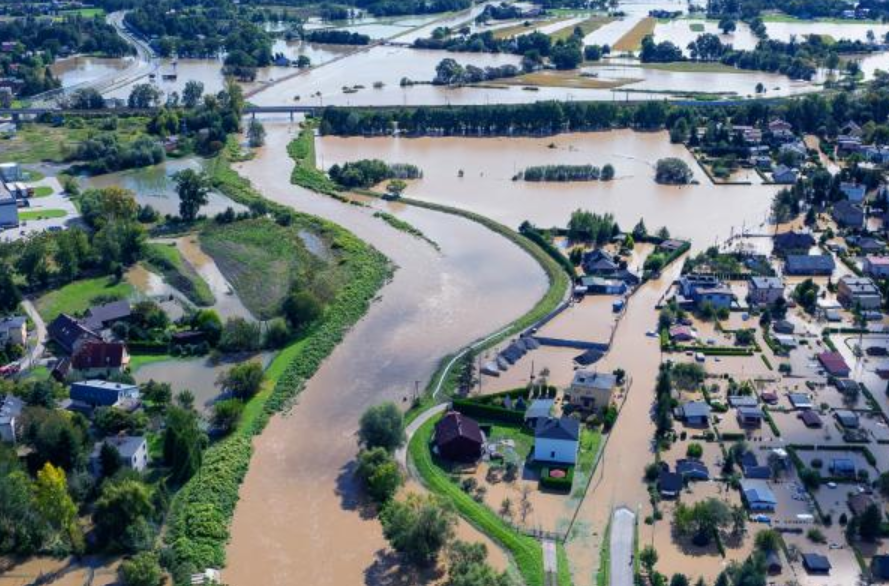 Six detained in Poland over EU flood relief misuse linked to dry premises