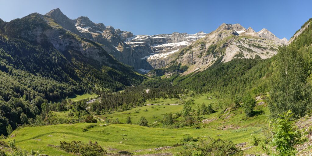 Two young Belgian hikers struck by lightning in French Pyrenees