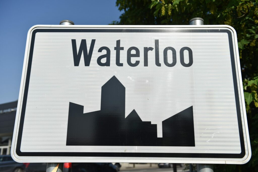 Manhunt underway in Waterloo after several car thefts