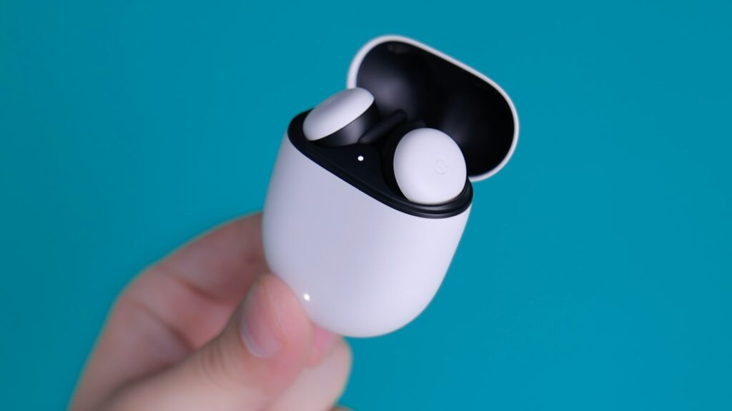 €20 million VAT fraud linked to wireless earbuds exposed in EU-wide probe