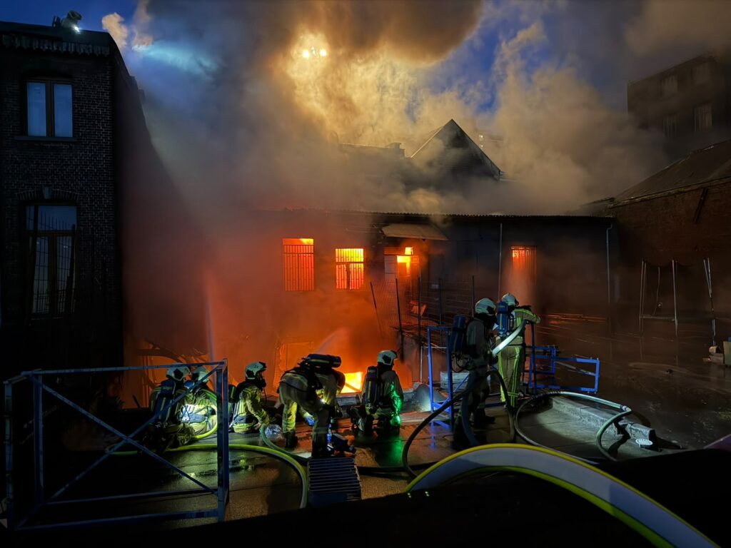 Residents evacuated after huge fire breaks out in warehouse in Schaerbeek