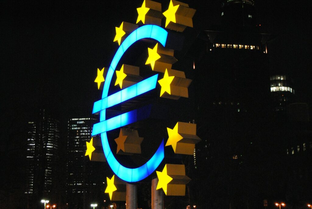 Euro area inflation expectations dip as income hopes falter and job fears rise