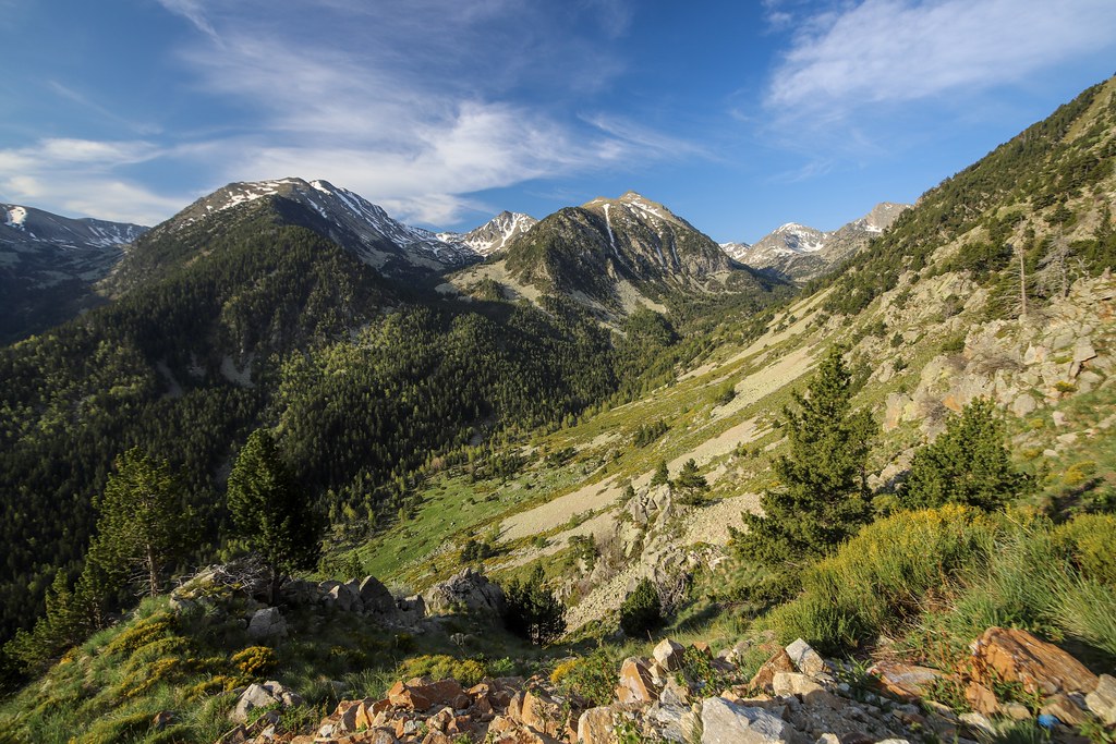 Two young hikers struck by lightning in the French Pyrenees