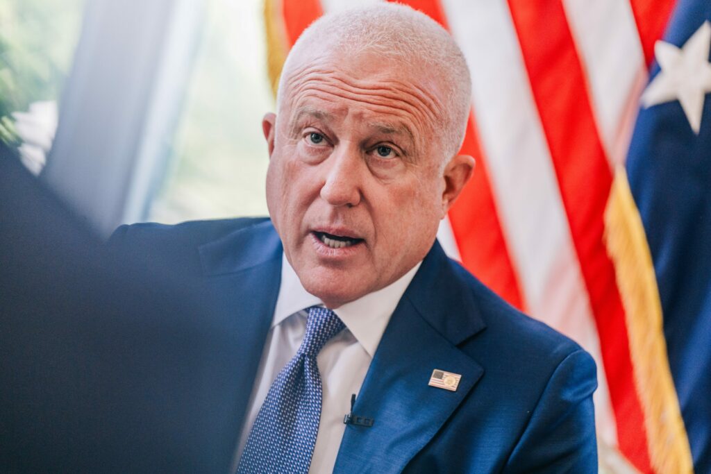 Prévot meets with US Ambassador following online attack on Belgian Health Minister