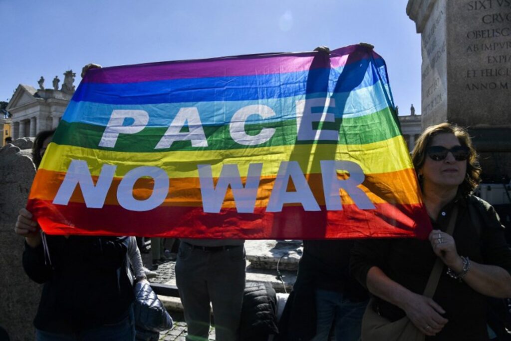 Cities, towns and institutions raise flags for peace on Monday