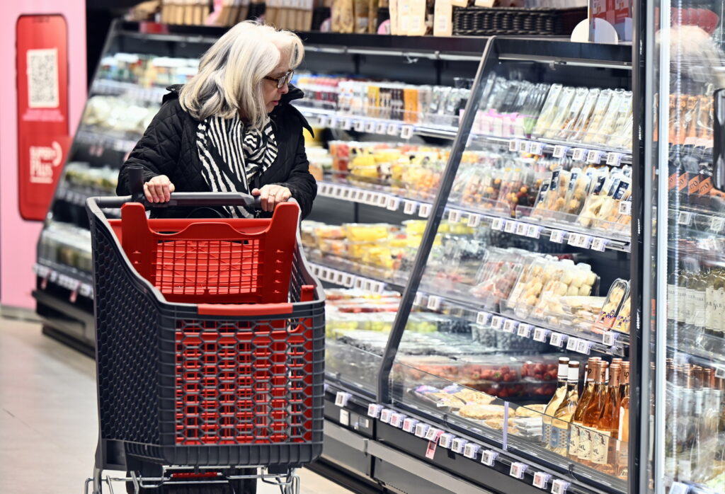 Delhaize begins adding street-food stands to its stores