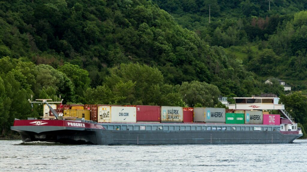 Cargo ship stranded in Düsseldorf due to low water levels