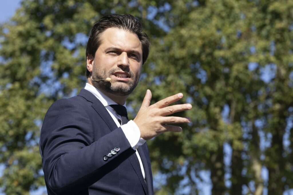 'Close train stations and fewer ministers': Bouchez proposes slashing Belgian budget by €17 billion