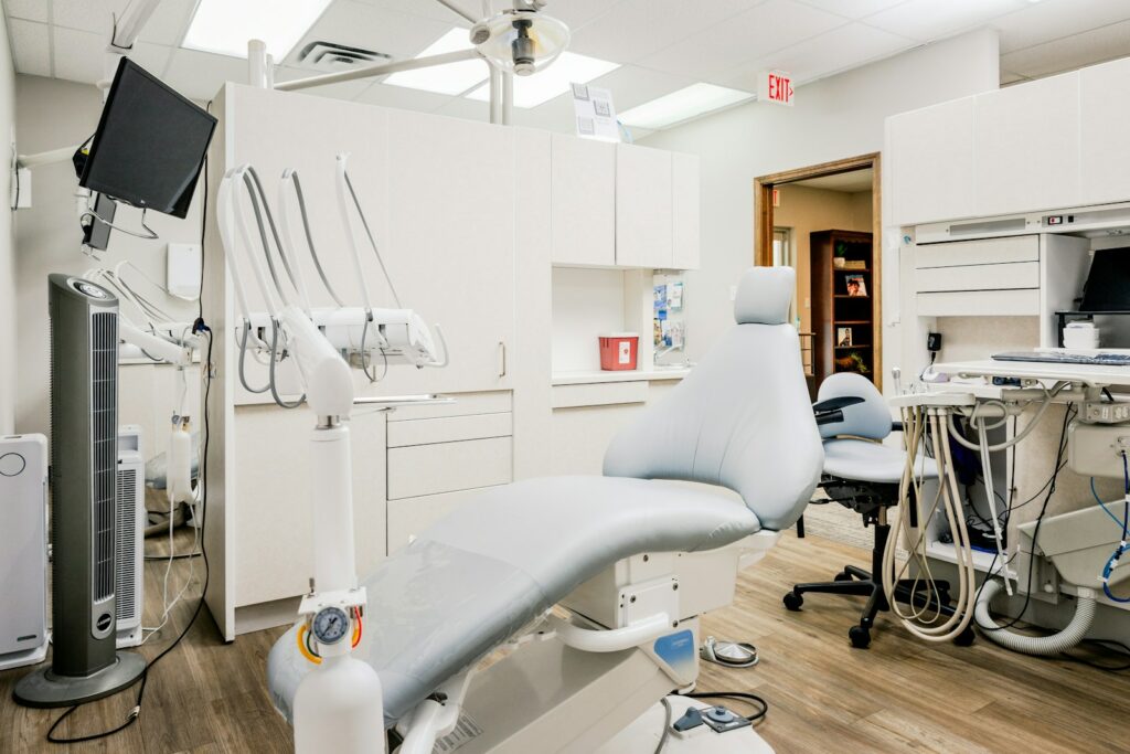 Prosecutor seeks prison sentence in case of Belgian dentist with throat fetish