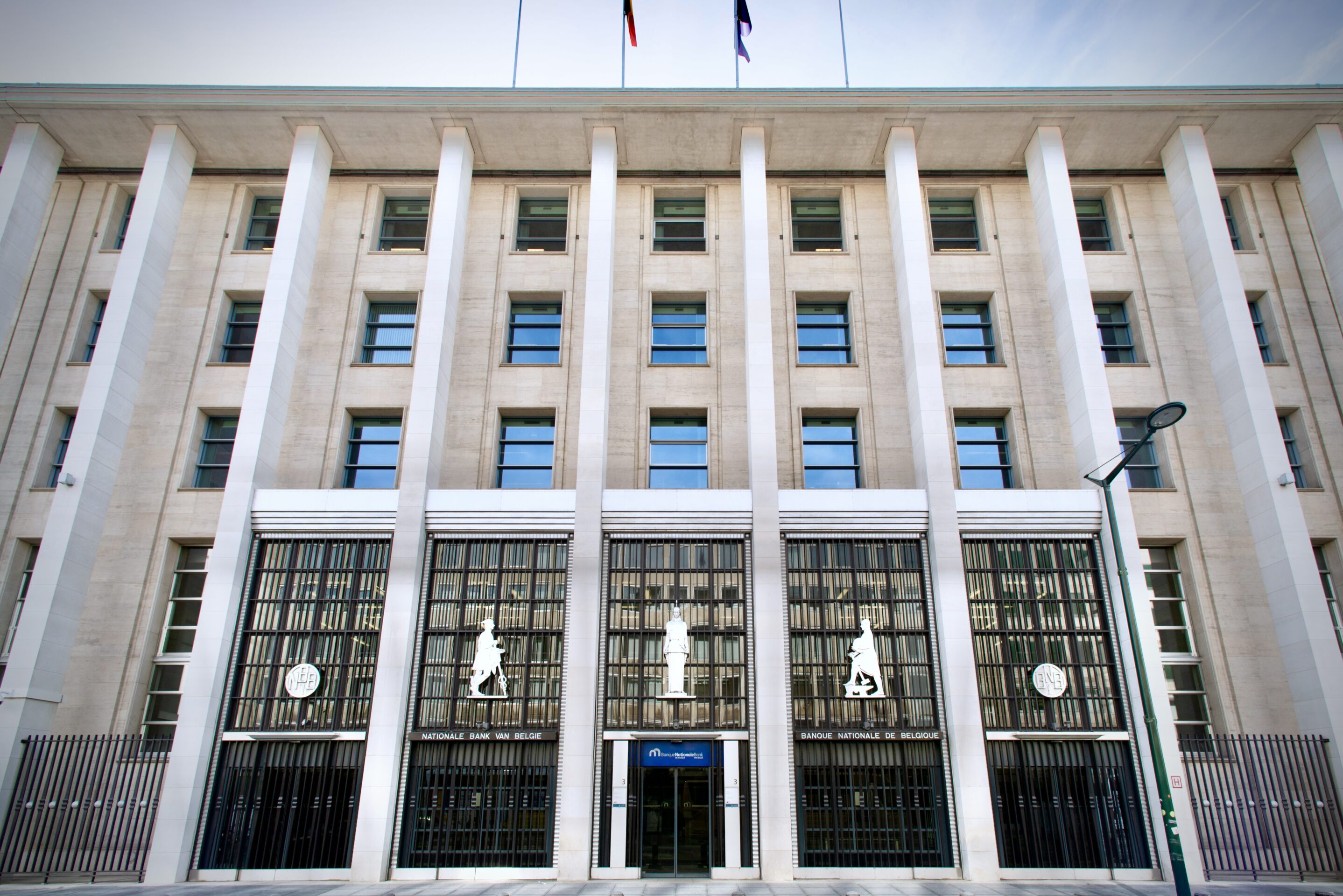 Banking on Belgium: Why liberal democracy matters more than central bank independence