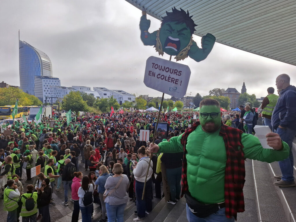 Some 13,000 persons protest against budget cuts in education