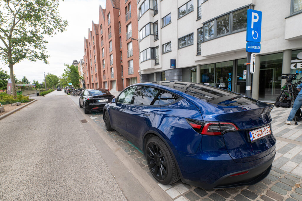 Tesla's self-driving mode showed many issue during tests in Brussels