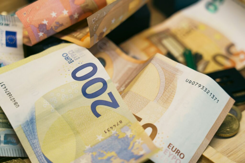 Future euro banknotes survey sees record youth turnout in design debate