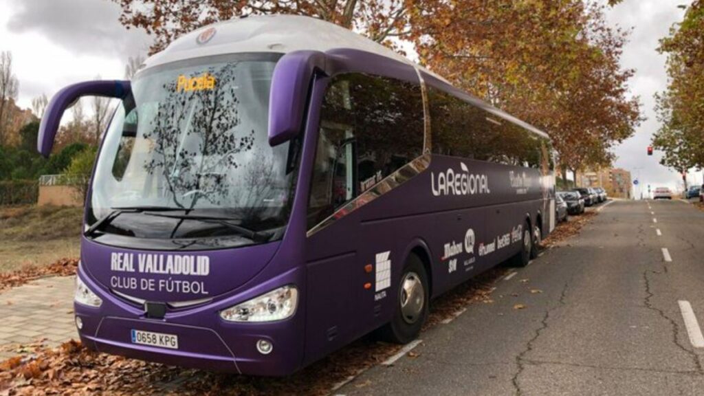 Moroccan teen reaches Spain by clinging to the bottom of a bus