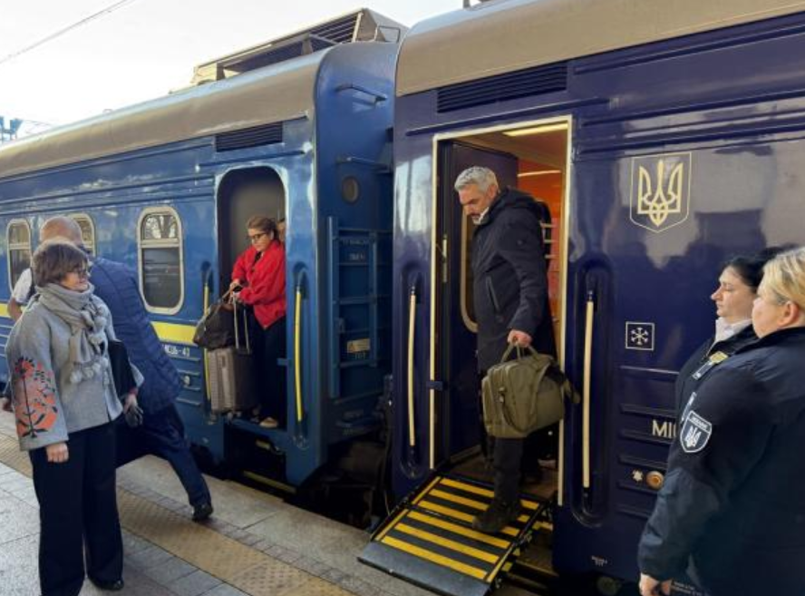 Ukraine border upgrades and business aid take centre stage in EU investment talks