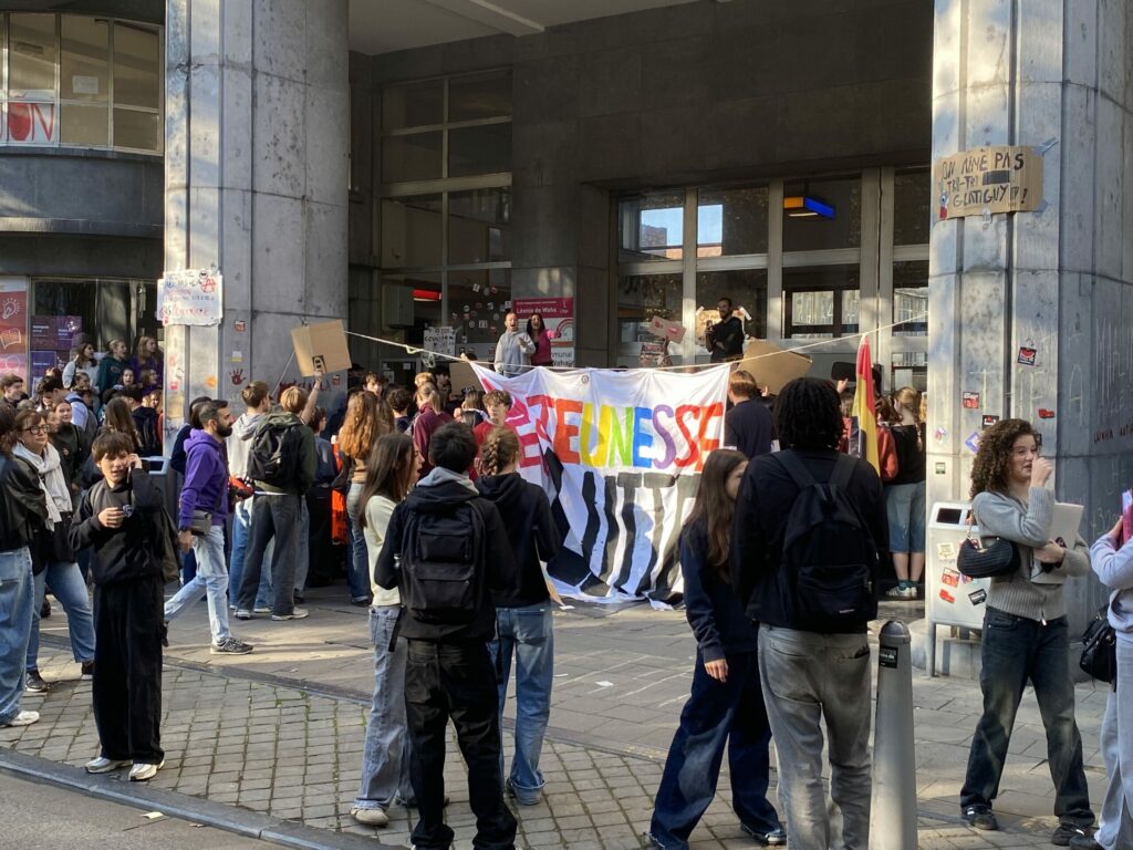 Protesting students block entrances to several schools in Liège