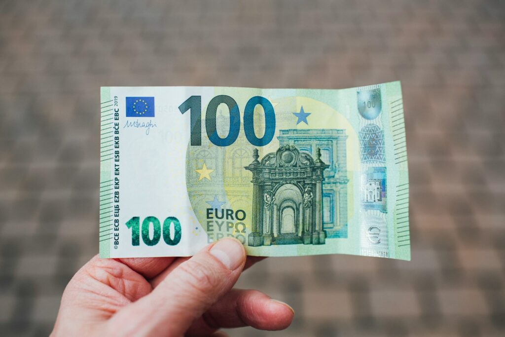 Minimum wages rise across EU, but energy shock threatens future growth