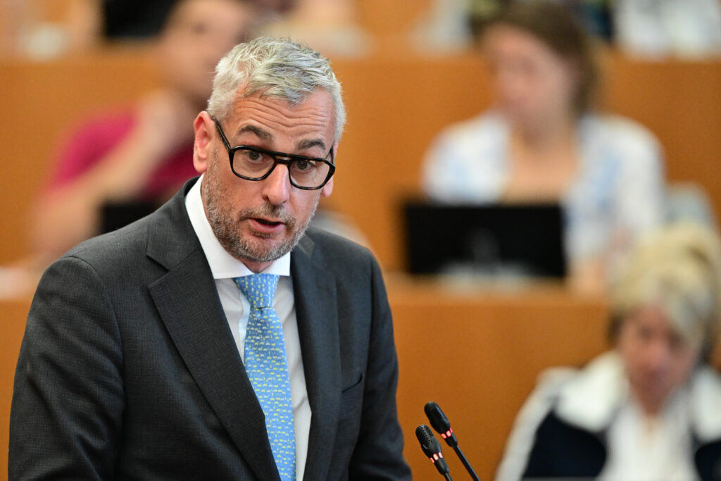 Brussels forced to look at cutting €120 million in spending due to budget deficit