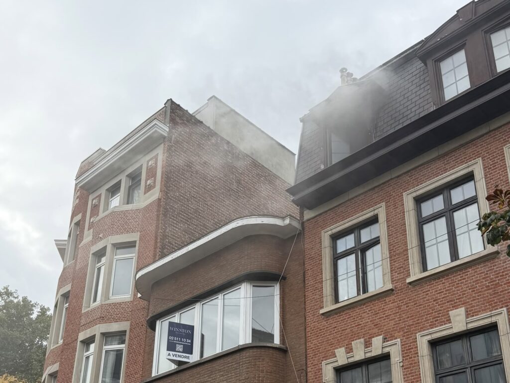 Three suffer smoke inhalation in Molenbeek residential fire